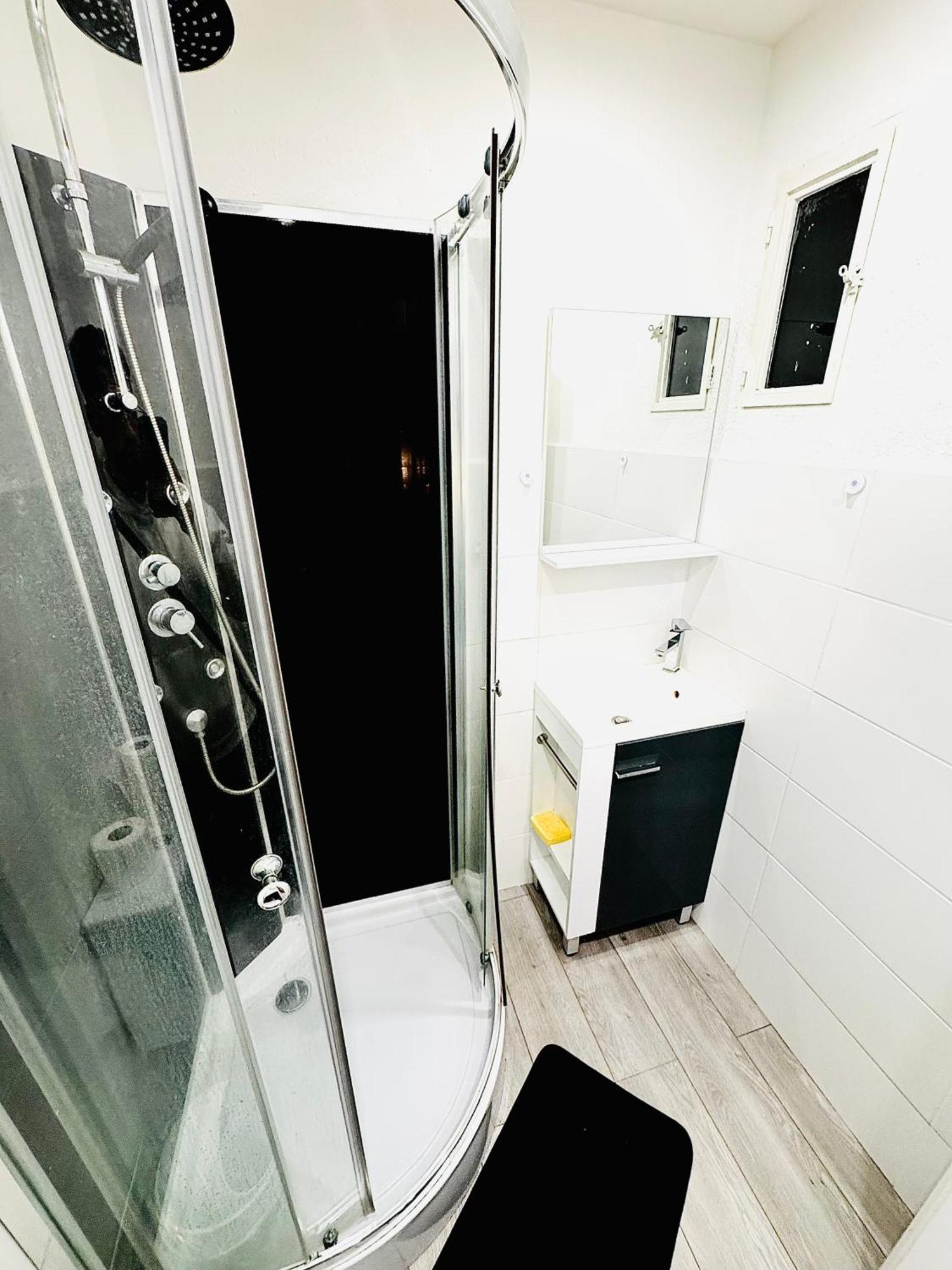 Worldroom Chambre Privee Avec Espace Commun Perpignan Buitenkant foto