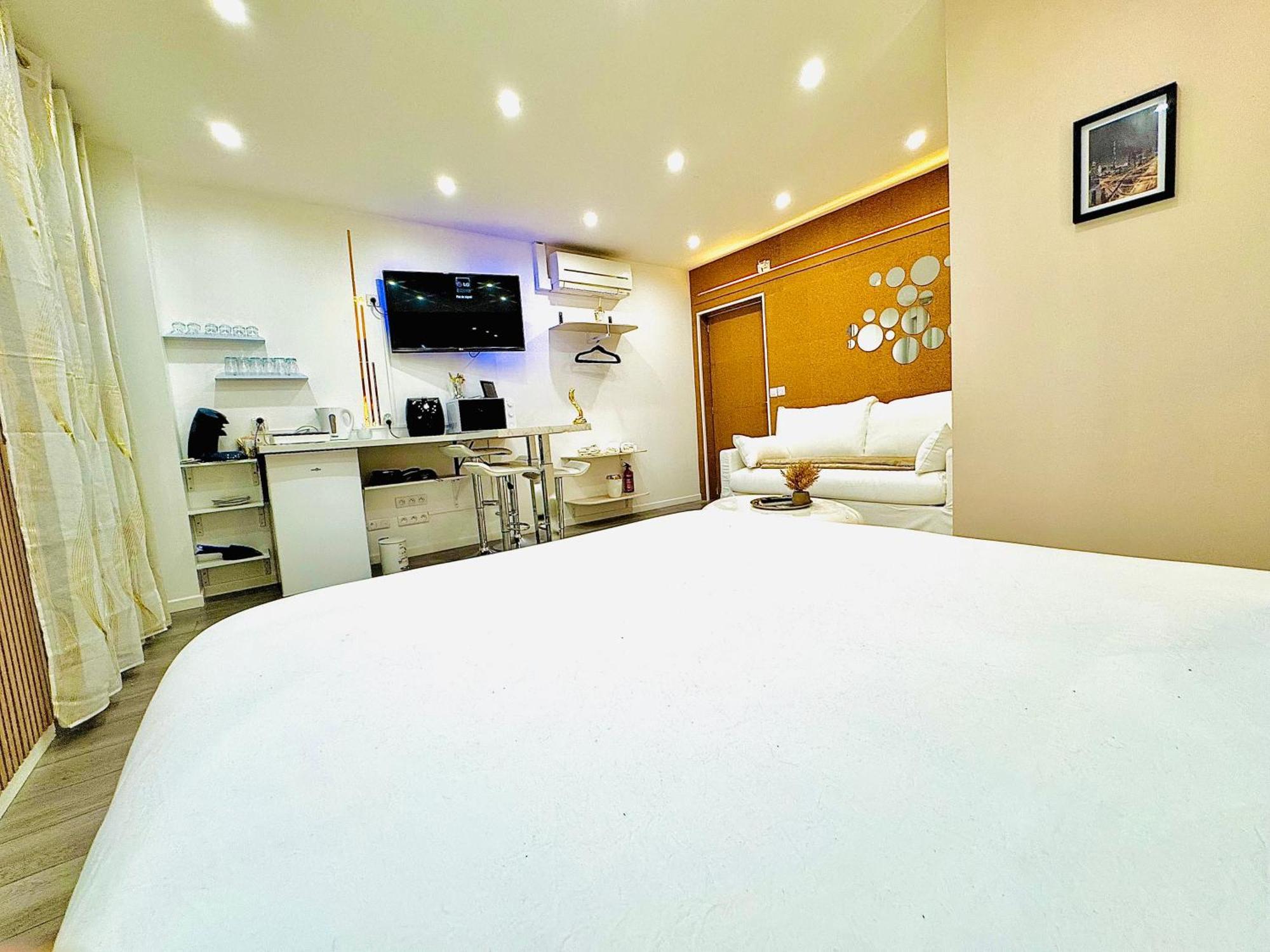 Worldroom Chambre Privee Avec Espace Commun Perpignan Buitenkant foto
